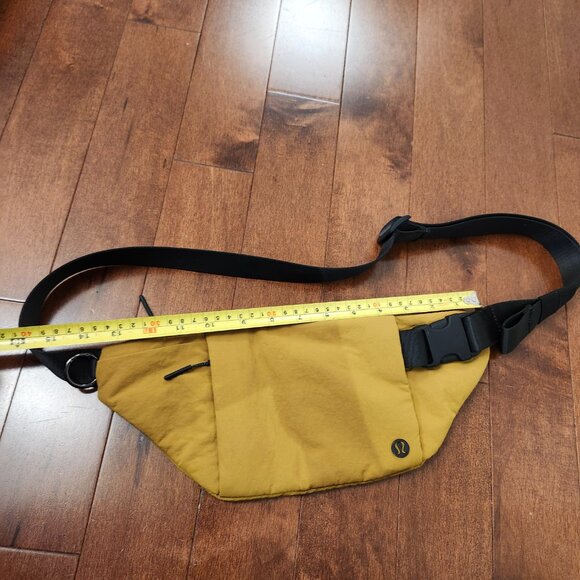 Lululemon multi pocket belt bag - Picture 7 of 7